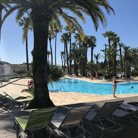 مكان تخييم La Baume La Palmeraie 5*
