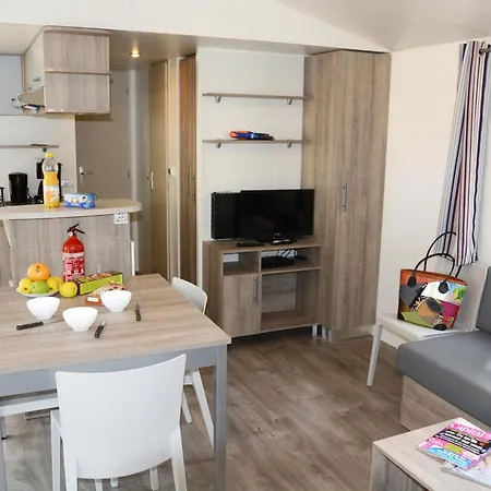 Camping La Baume La Palmeraie 5*